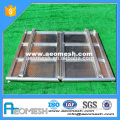 Expandable safety barrier, safety barrier fence